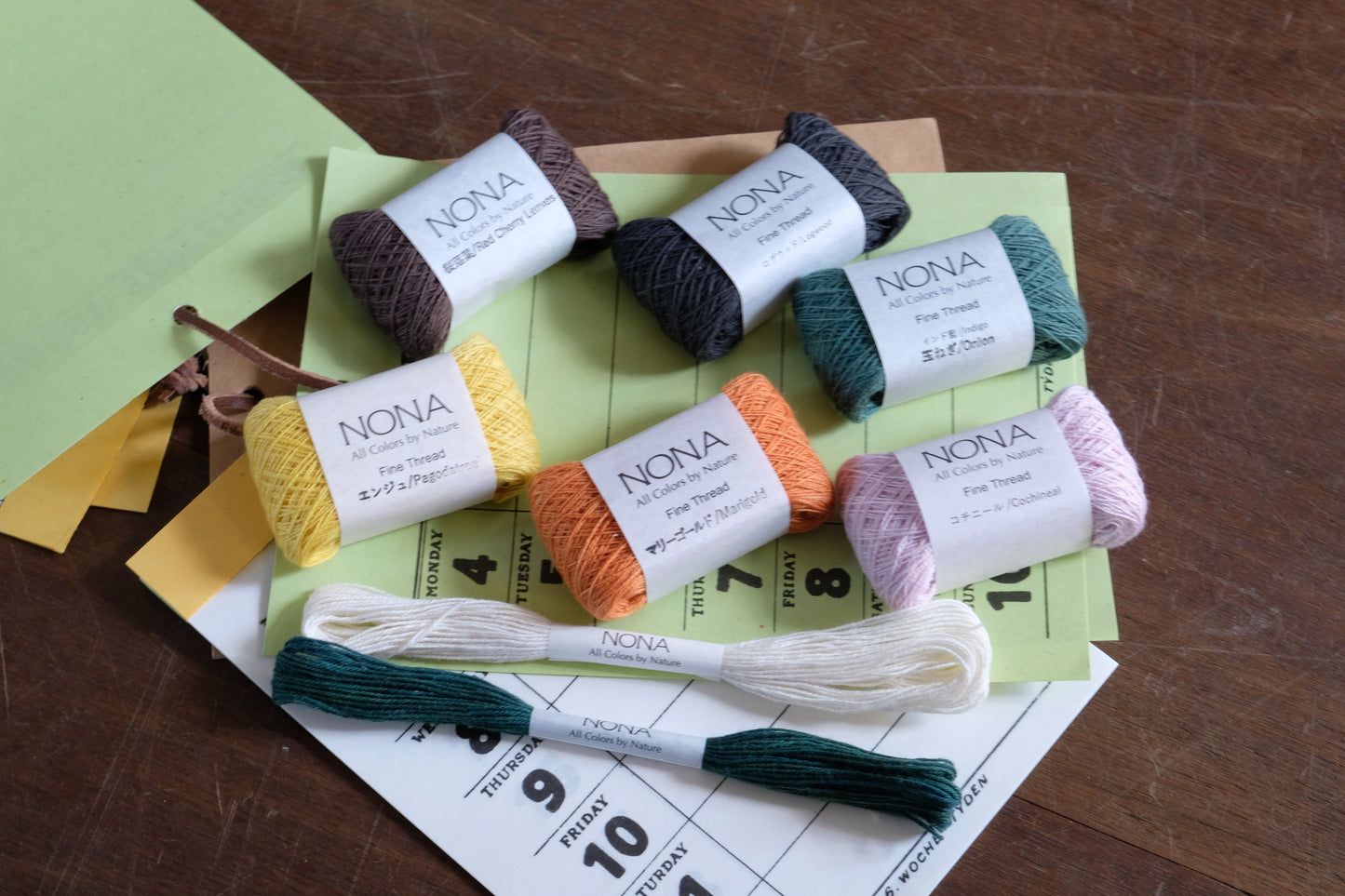 annasさん・YouTube LIVE使用糸 刺繍「annasの雑貨の刺繍」(光文社)図案より アロマテラピー