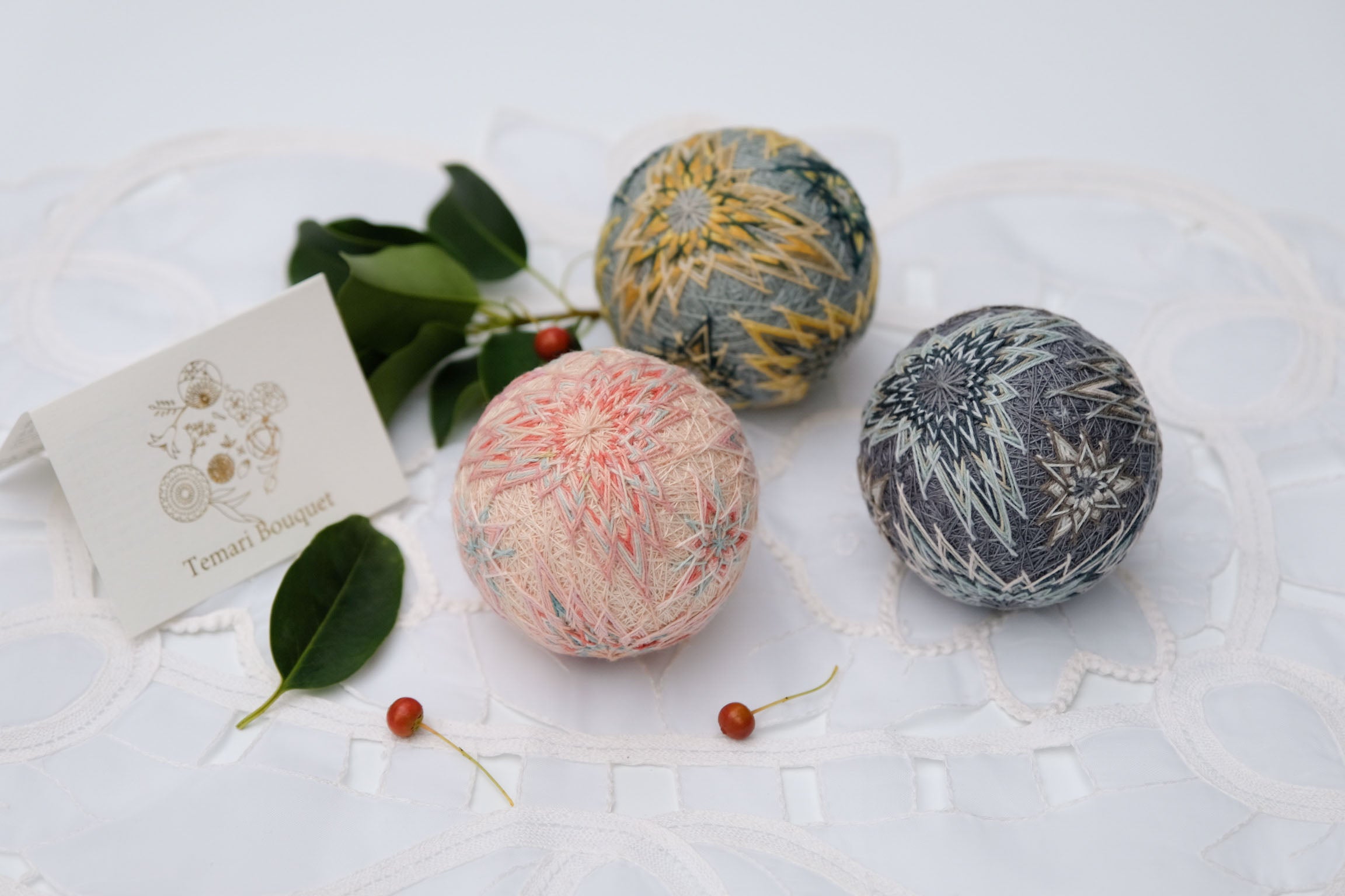 手毬 手鞠 てまり 刺繍金魚 No70（NONA Temari & Natural Dye