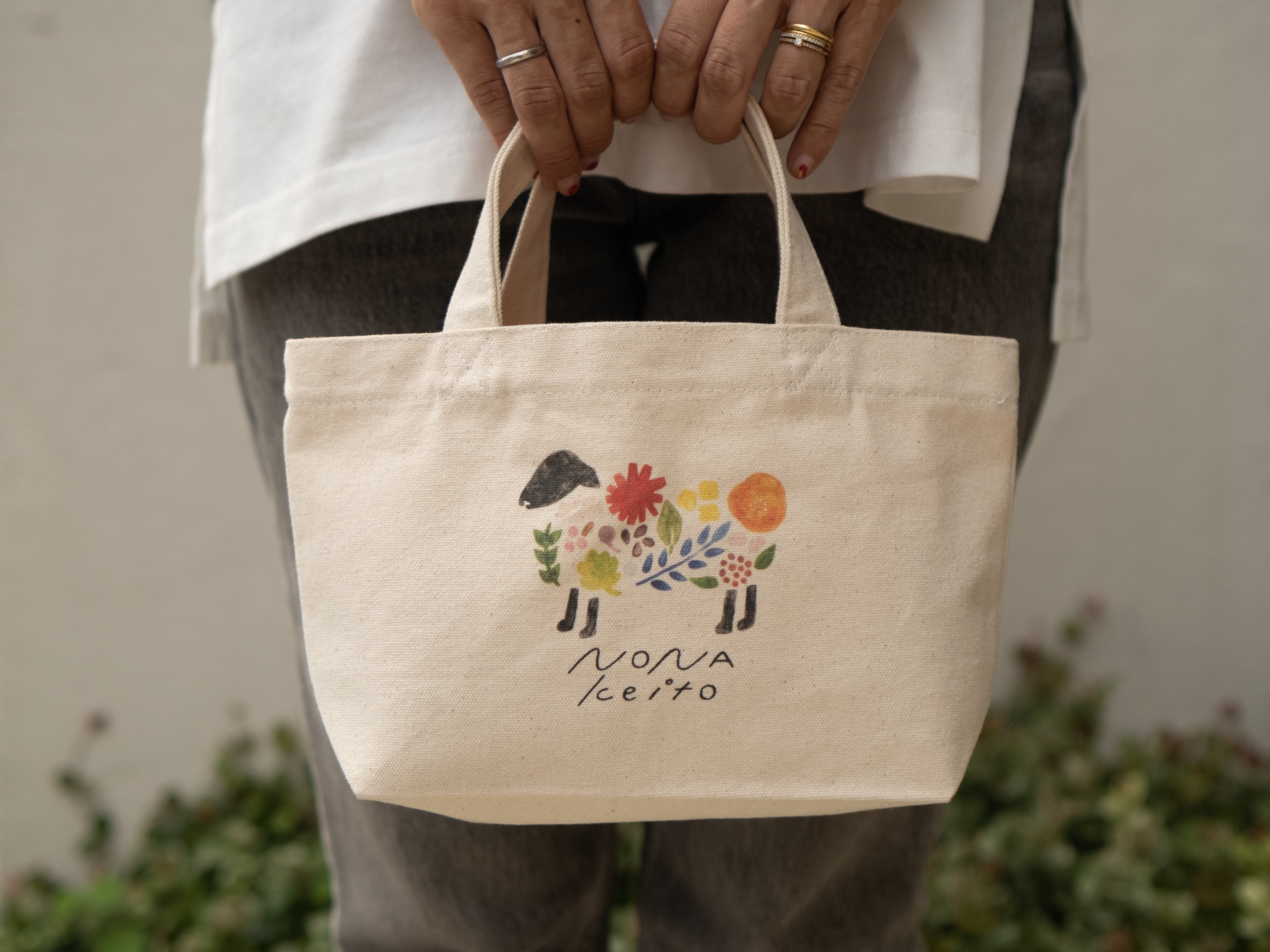 ハンドメイド「草原」 ちょっぴり大人なモノクロスパイキー - LISA LARSON