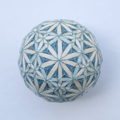 Cloisonné hemp leaf temari 
