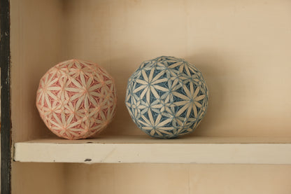 Cloisonné hemp leaf temari 