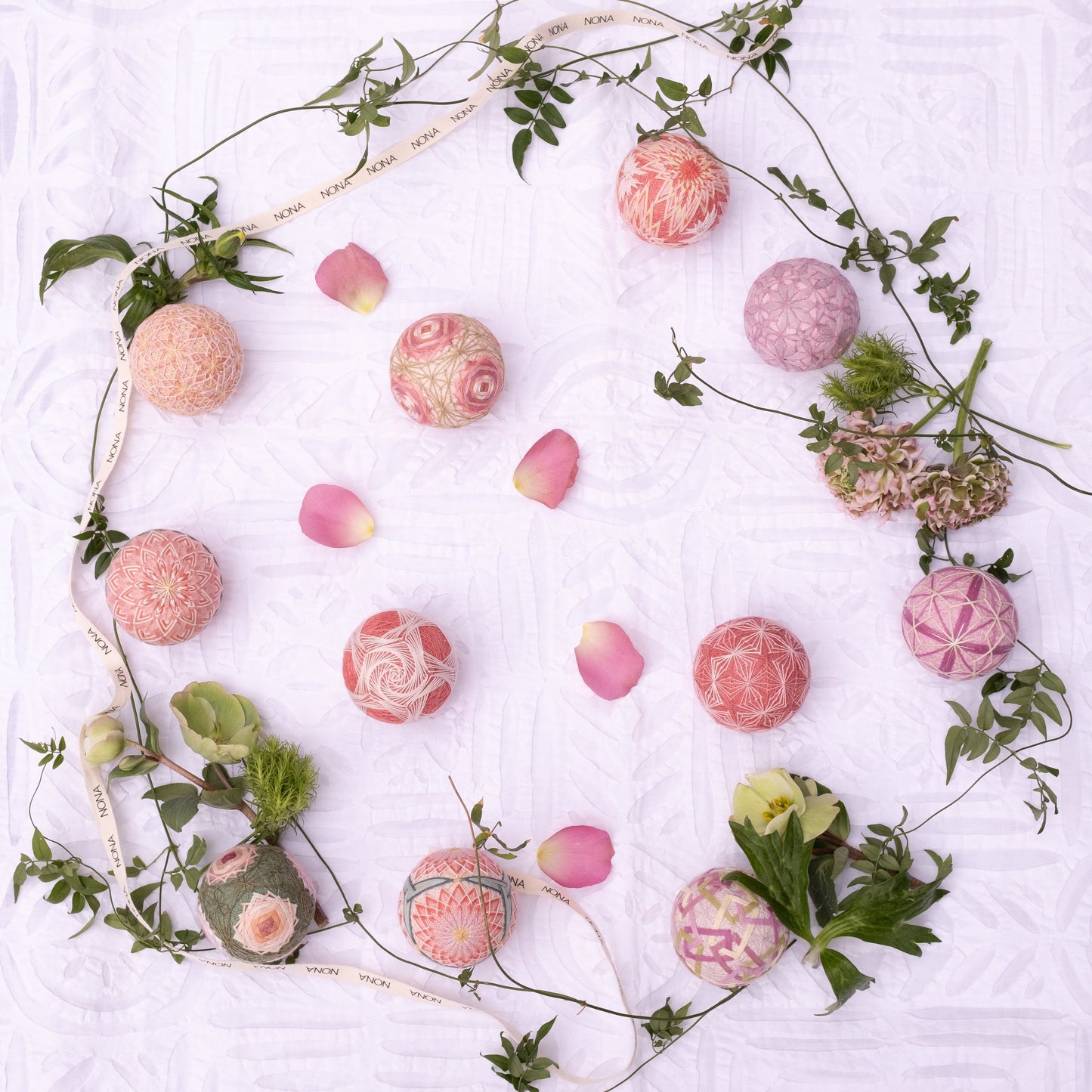 『ピンクバラの花言葉「感謝」』 - Temari Bouquet "春の舞"