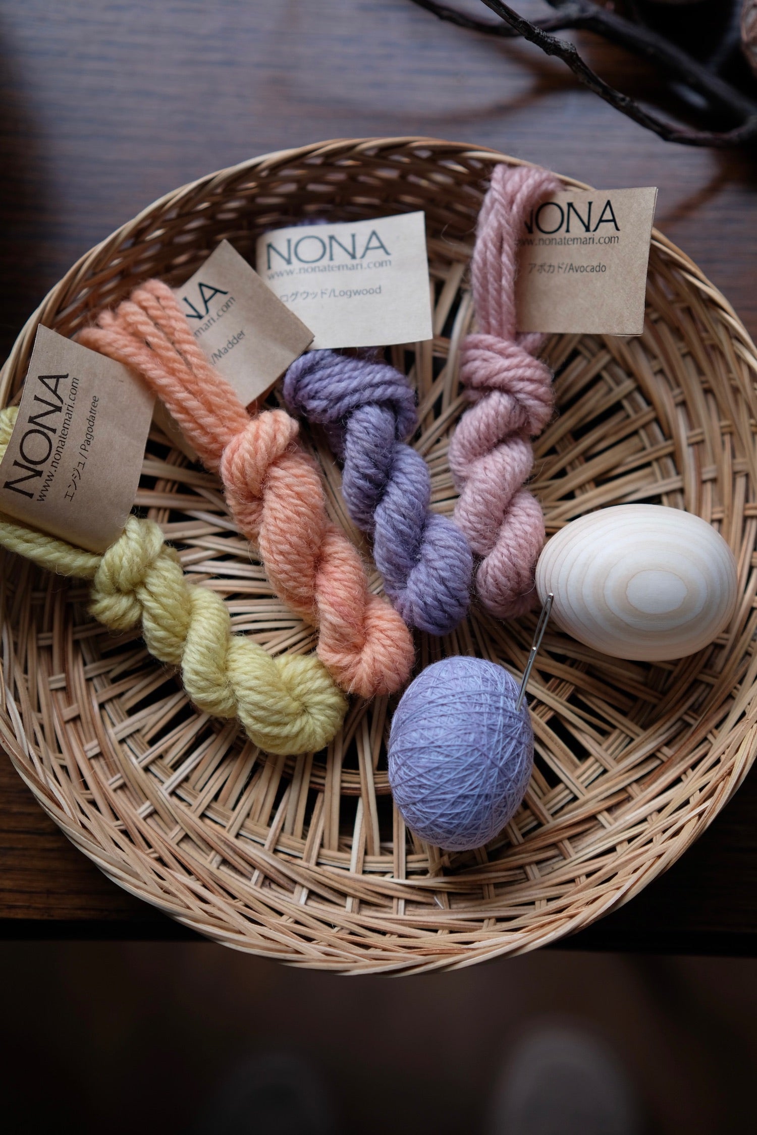 ヒノキのダーニングエッグと草木染めWOOL糸キット – NONA Temari