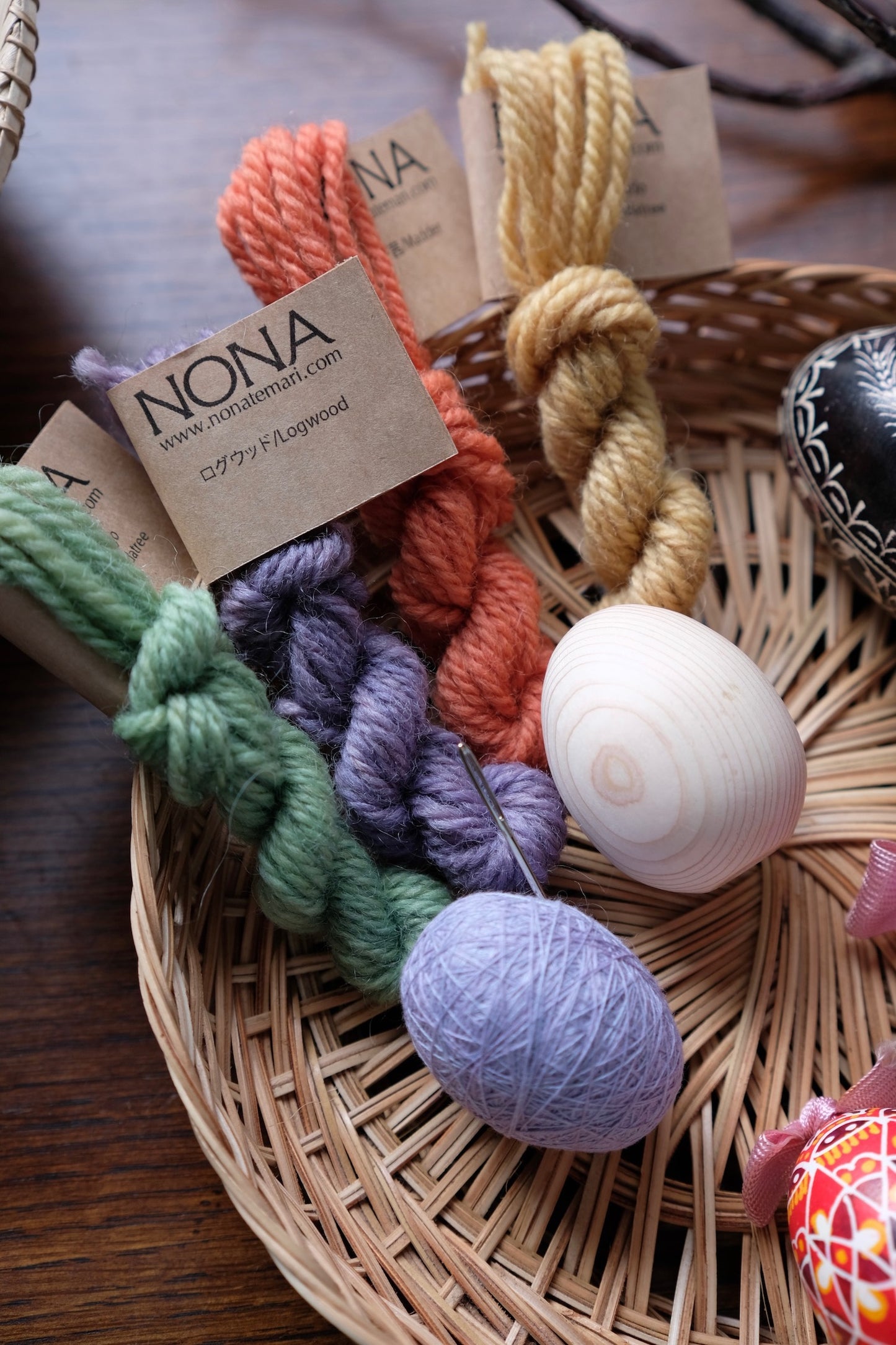 HINOKI darning egg and wool threads set